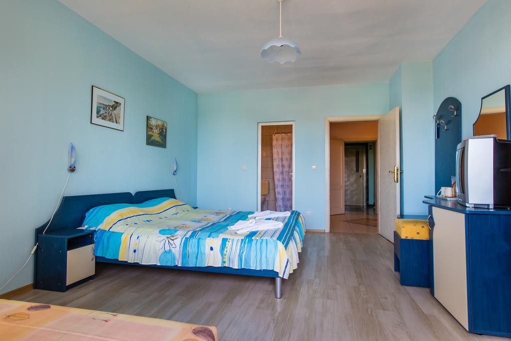 Guest House ,, Ekaterina" Nesebar Exterior photo